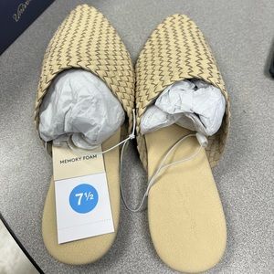 Target shoes, Brand name: Universal Thread Goods Co.